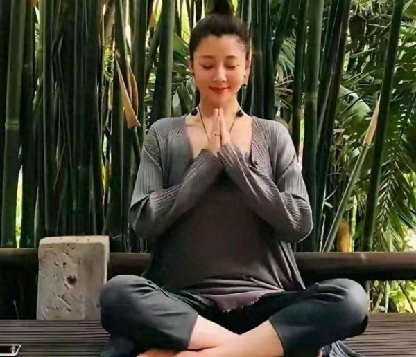 AG真人国际中国官网登录入口 殷桃在深山隐居，5000平米大院子，活成大宗东谈主看重的方法