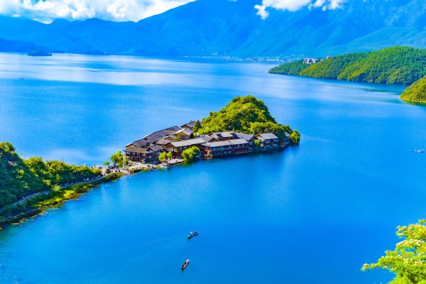 AG真人国际中国官网登录入口 每年齐会被惊艳到!一世必去的泸沽湖，这份旅游攻略教你怎样玩转